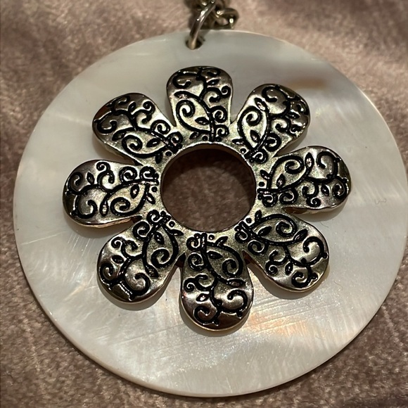 White and Silver Scroll Mother of Pearl Flower Necklace 18-20” - Picture 5 of 7